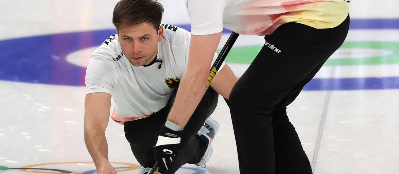 Marc Muskatewitz beim Curling.