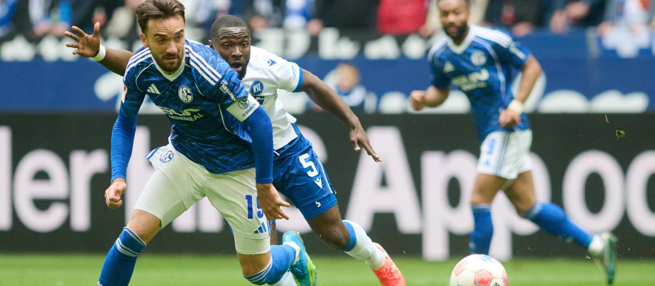 Kenan Karaman (l.) im Zweikampf mit Stephan Ambrosius (r.)