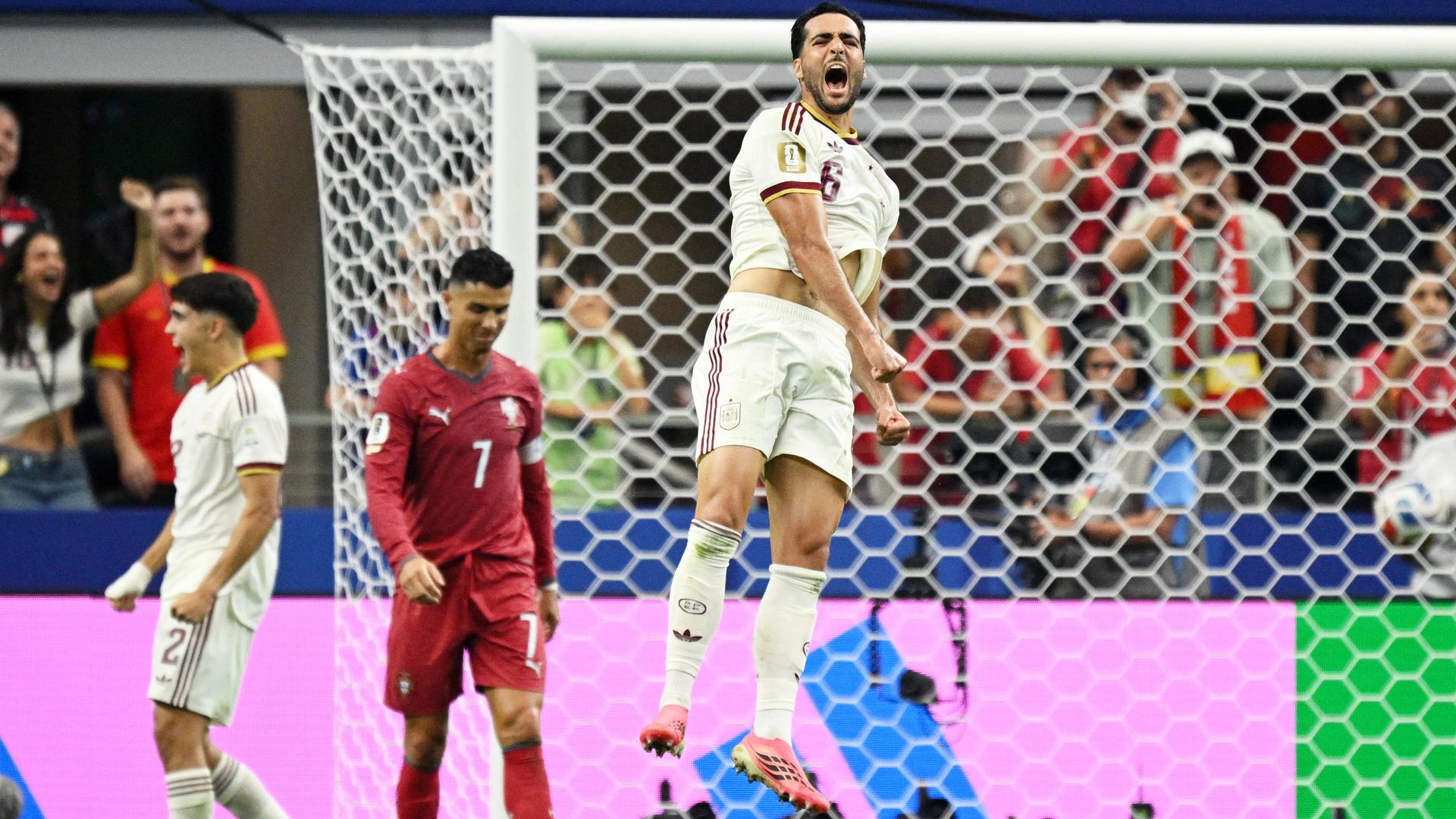 Mikel Merino bejubelt sein spätes Siegtor gegen portugal