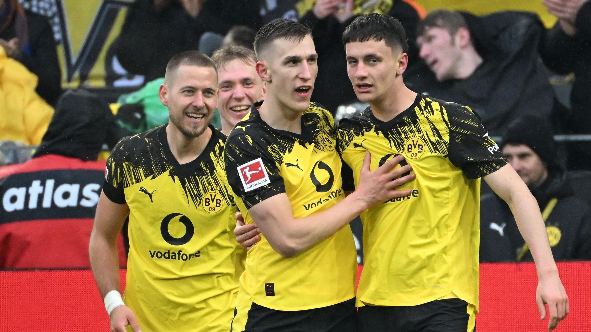 Luca Reggiani wird für seinen Treffer gefeiert | AFP