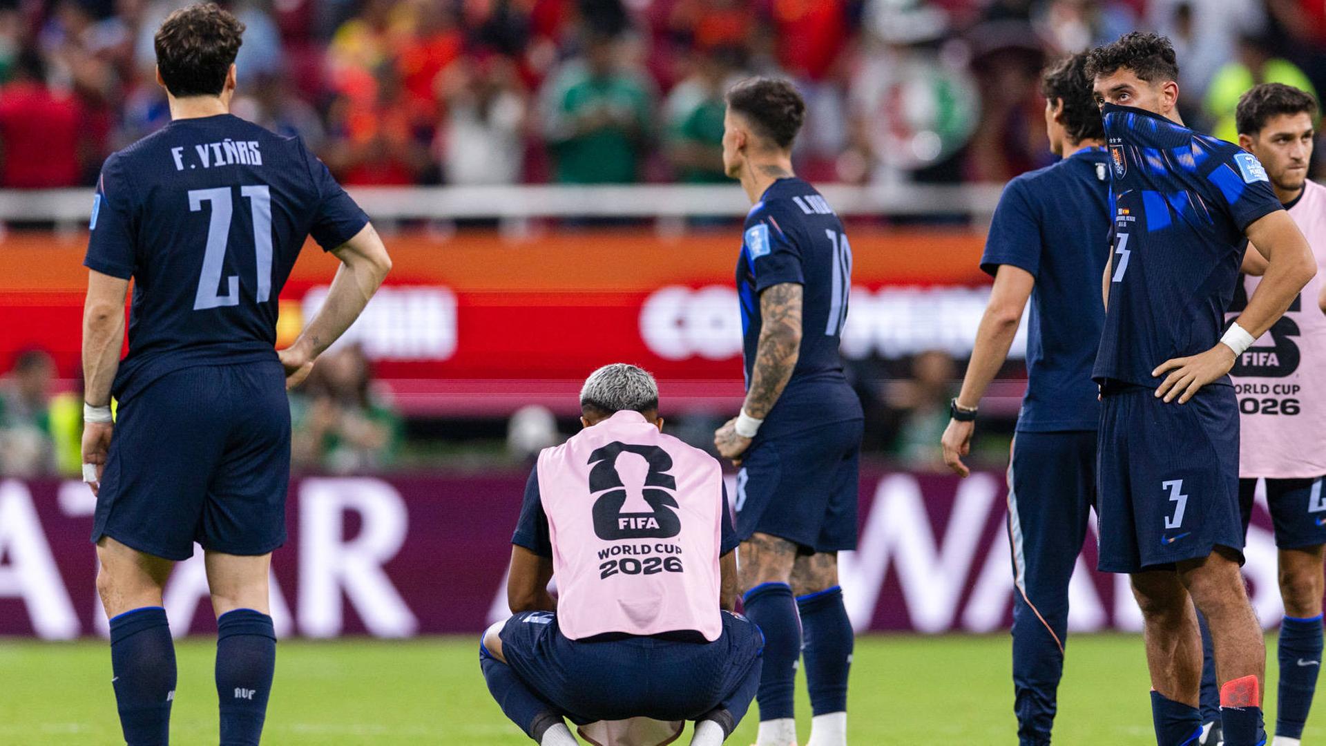 EnttÃ¤uschte Spieler aus Uruguay | IMAGO/MB Media Solutions