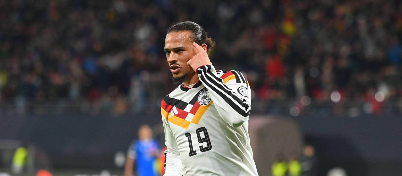 Leroy Sane jubelt im Spiel gegen die Slowakei über seinen Treffer zum 3:0