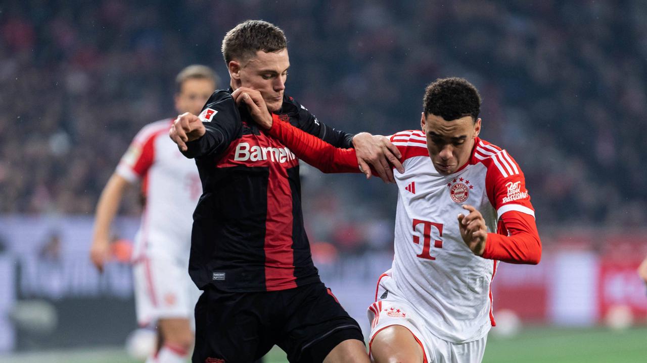 Florian Wirtz von Bayer Leverkusen und Jamal Musiala vom FC Bayern München im Zweikampf | IMAGO/nordphoto GmbH / Christian Schulze