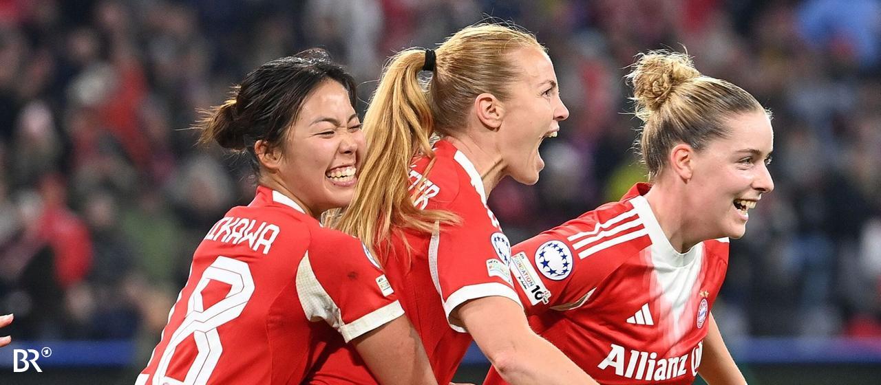 Jubelnde Spielerinnen FC Bayern