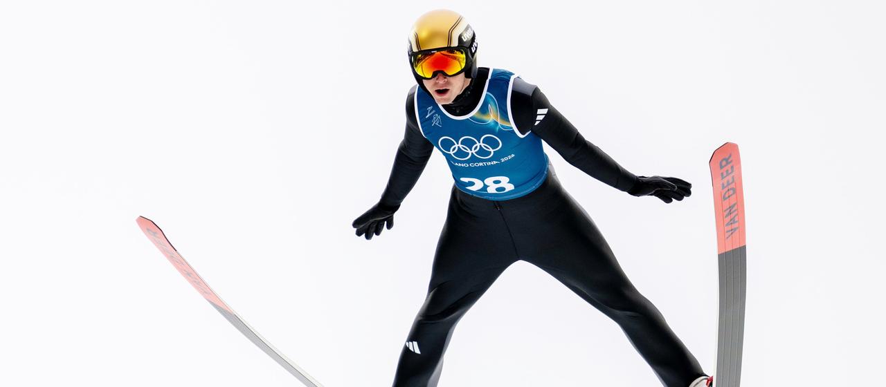 Vinzenz Geiger im Training von der Normalschanze