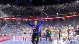 Sergey Hernandez Ferrer jubelt vor dem Magdeburger Fanblock