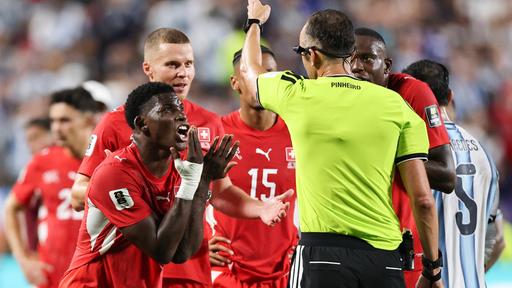 Schweizer Frust über Gelb-Rot für Embolo - und Regelauslegung der FIFA
