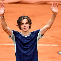 Niels McDonald jubelt über seinen Sieg bei den French Open der Junioren