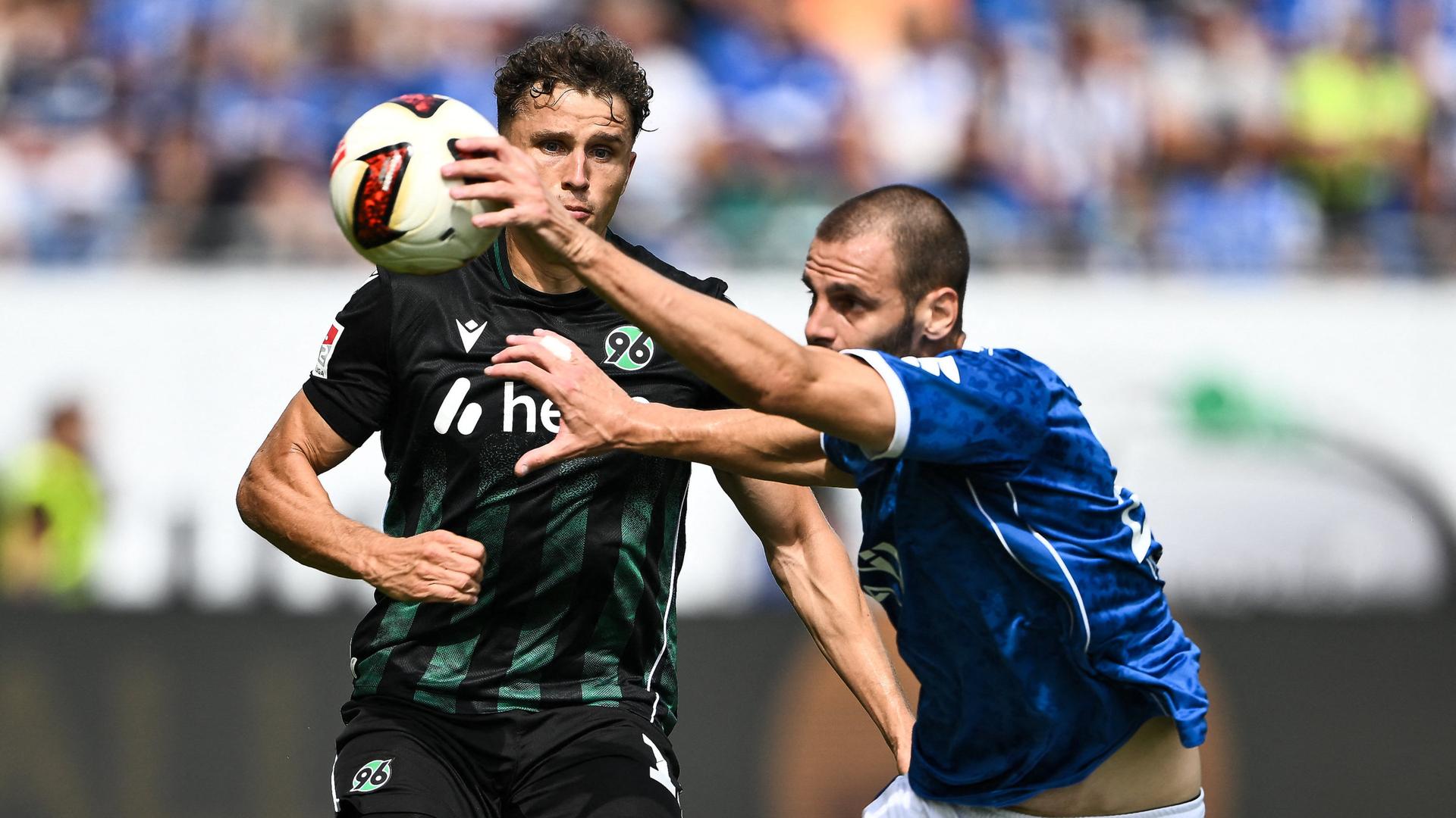 2. Bundesliga: Umstrittener  bringt Hannover auf die Siegerstraße