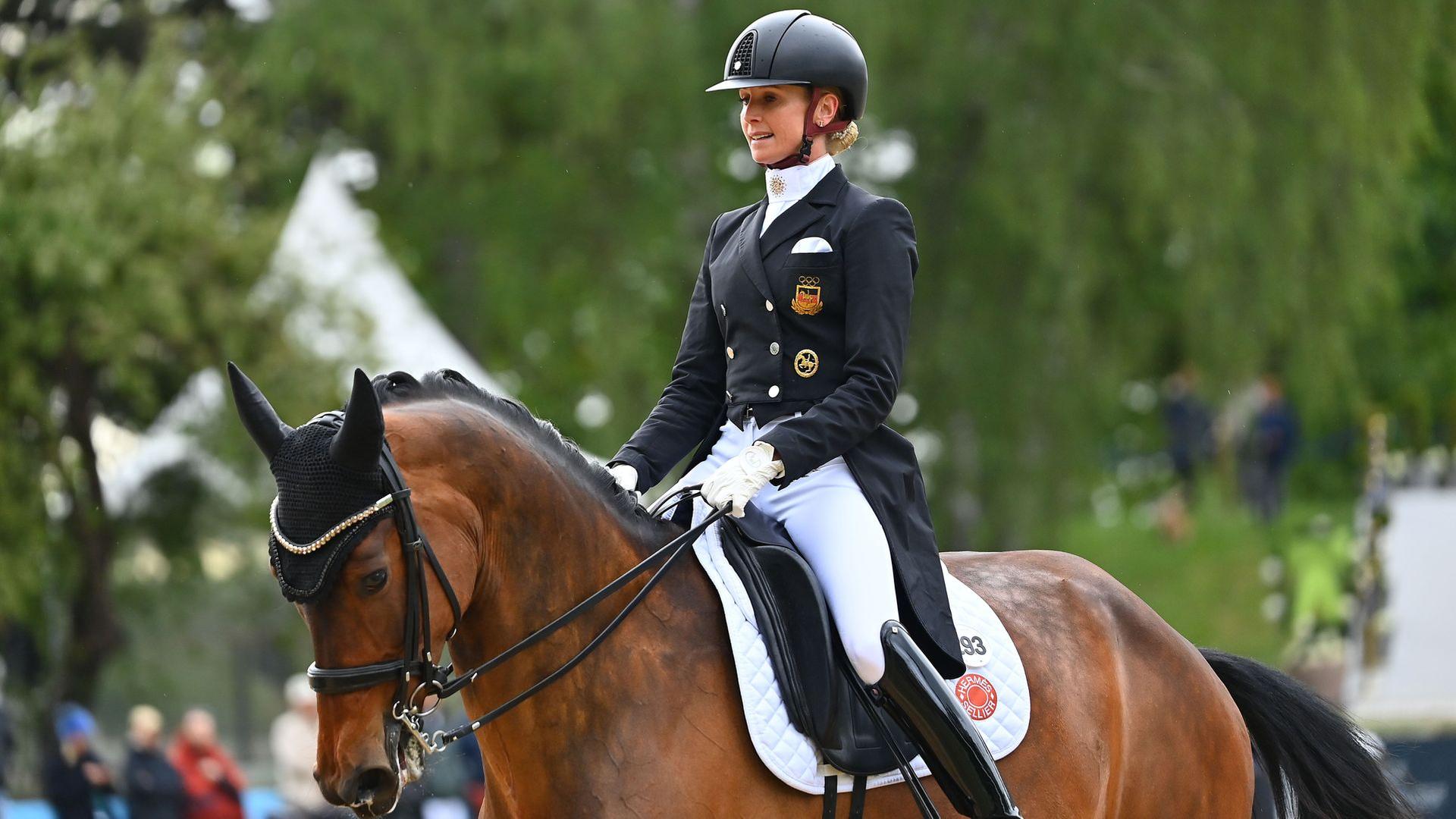 Jessica von Bredow-Werndl auf Times Kismet bei einem Wettkampf in München-Riem | picture alliance / SvenSimon | Frank Hoermann / SVEN SIMON