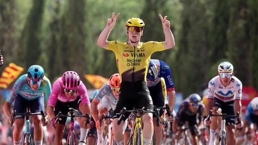 Matthew Brennan feiert den zweiten Etappensieg bei der Vuelta