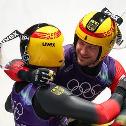 Tobias Wendl und Tobias Arlt jubeln.