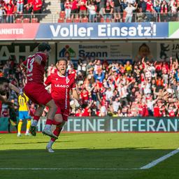 Die Spieler des FC Energie Cottbus wollen am Sonntag den Drittligaaufstieg. (Foto: IMAGO / Fotostand)