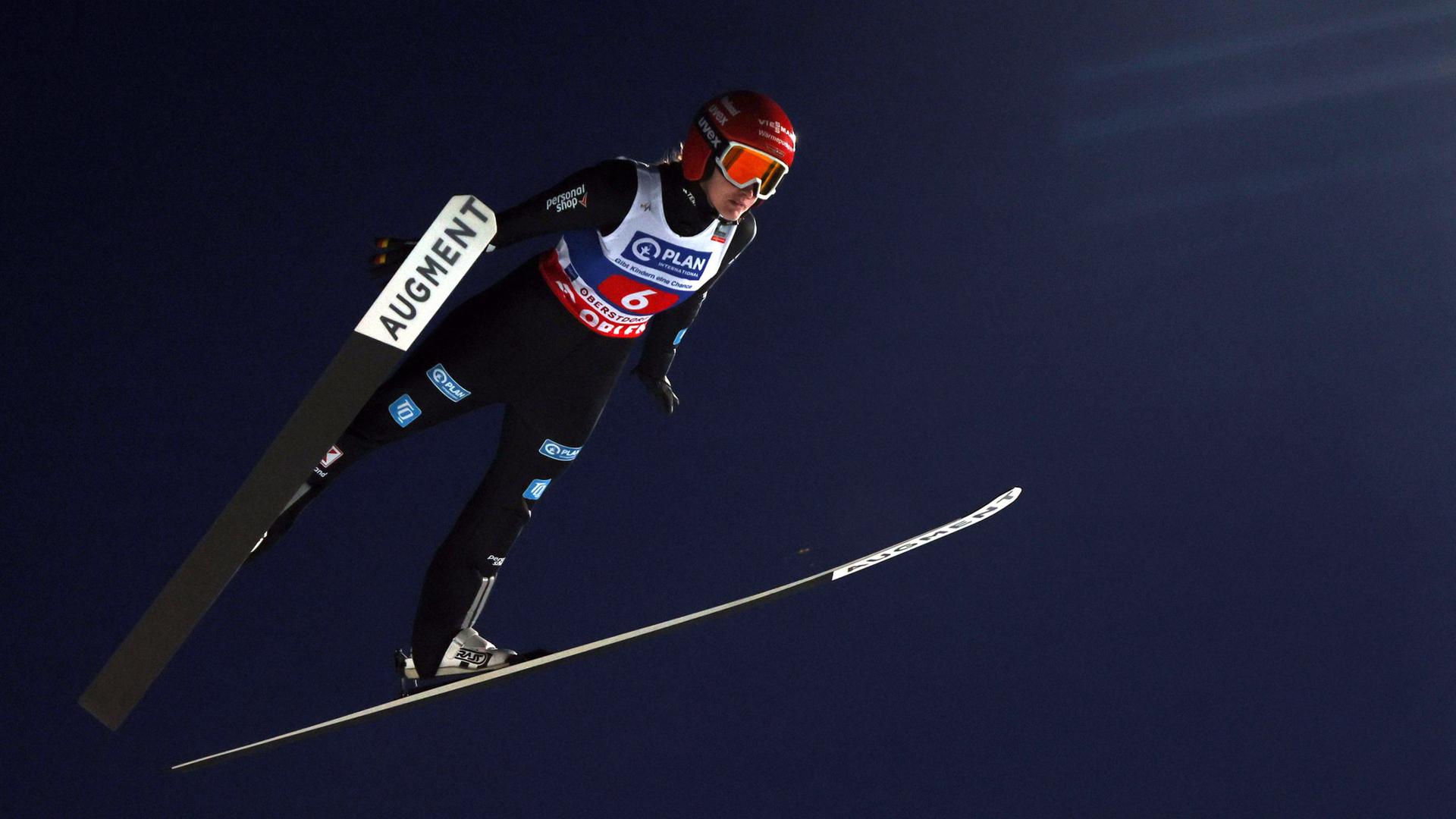 Deutsche Skispringerin Selina Freitag | Karl-Josef Hildenbrand