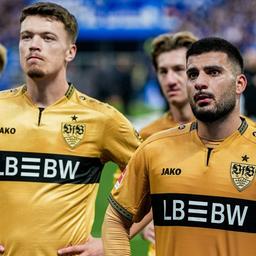 Ein enttäuschter VfB-Stürmer Deniz Undav nach der Niederlage beim HSV.
