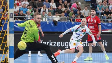 Daniel Pettersson (Magdeburg, 11) wirft