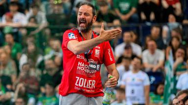 Bietigheims Coach Iker Romero schimpfte nach dem Abstieg auf die Rhein-Neckar Löwen. War deren Malle-Trip vor Wettbewerbsverzerrung?