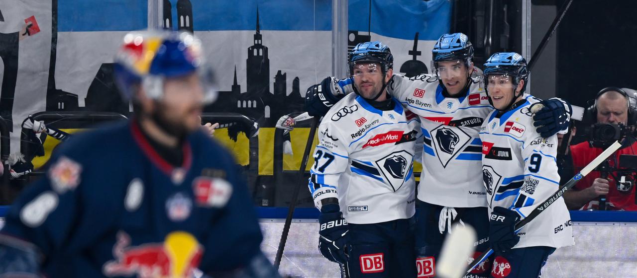 Jubel des EHC Münchens nach Sieg gegen den ERC Ingolstadt