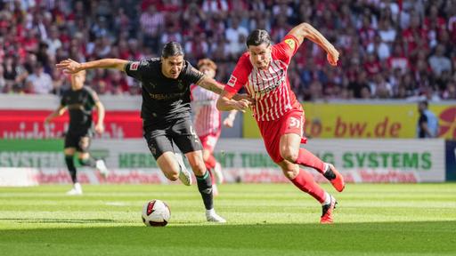 Kevin Diks (l.) im Zweikampf mit Igor Matanovic (r.)