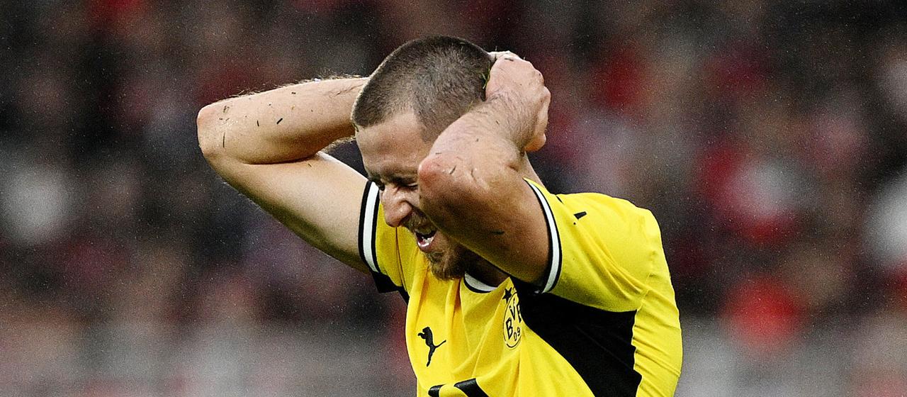 Dortmunds Waldemar Anton hadert mit der Teamleistung des BVB gegen Union Berlin