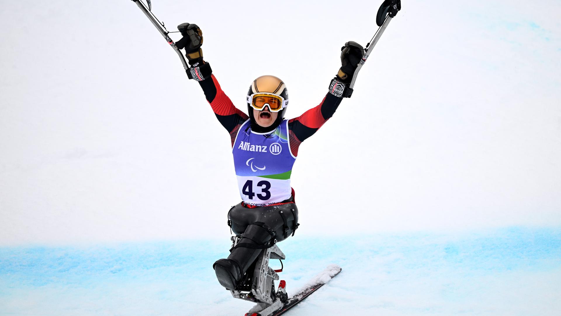 Anna-Lena Forster nach ihrer Goldmedaille beim paralympischen Riesenslalom | Getty Images