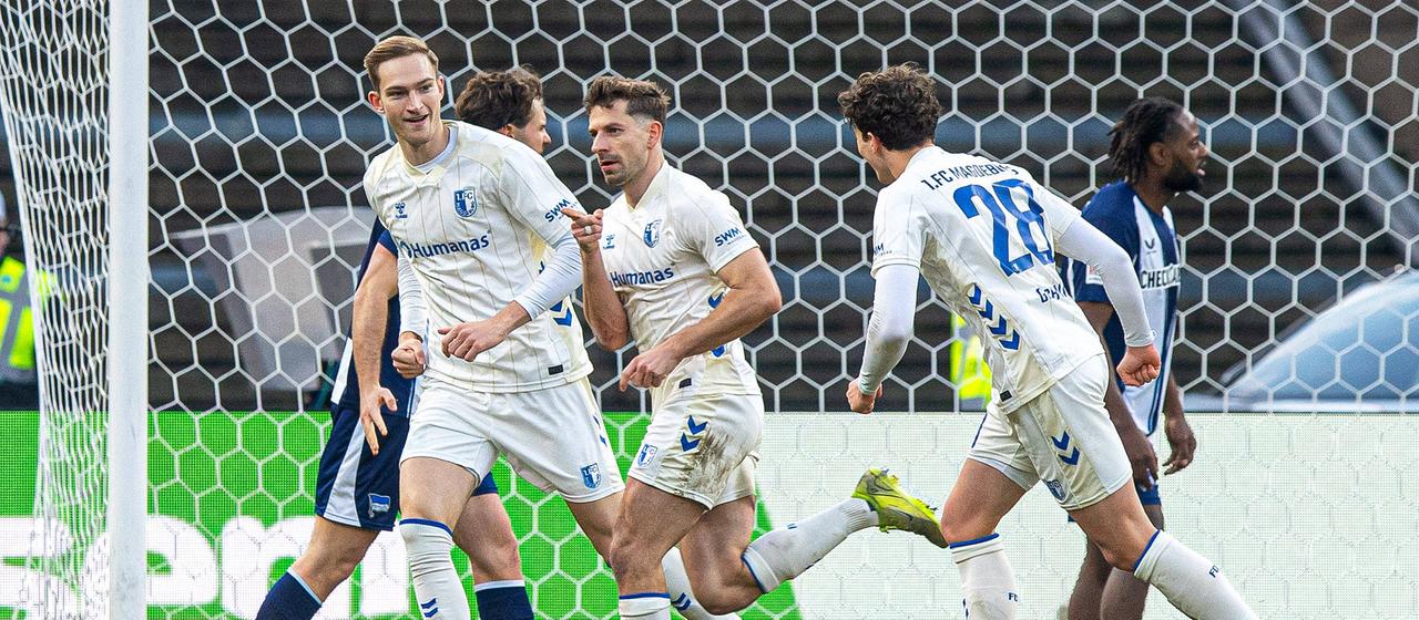 Maximilian Breunig (l.), Alexander Nollenberger (m.) und Max Geschwill jubeln