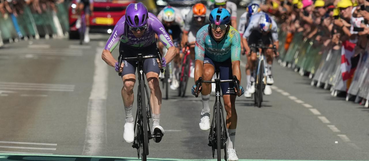Mauro Schmid: Mit Wheelie zum Überraschungssieg auf der 13. Etappe der Tour de France 