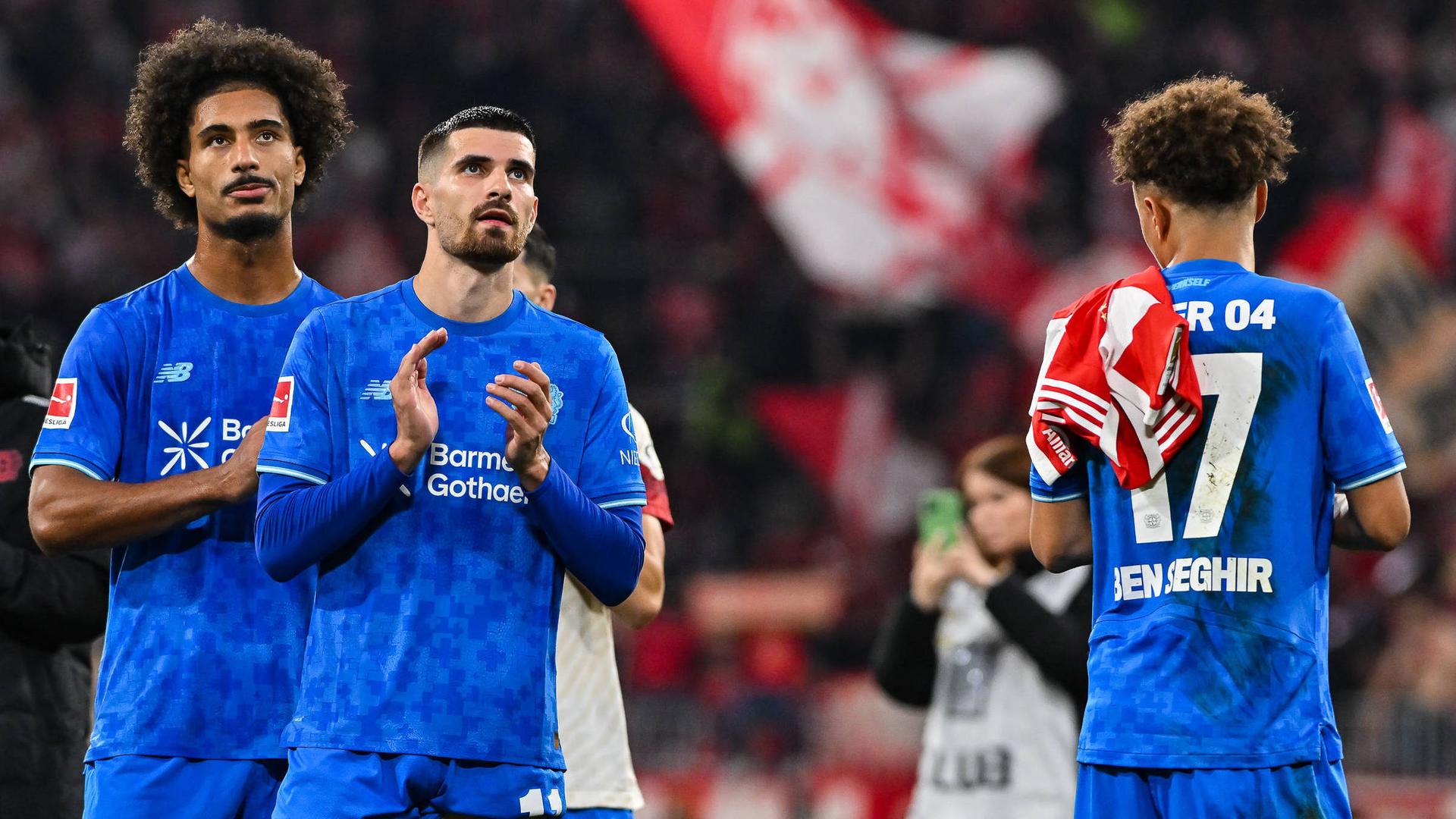 Spieler von Bayer Leverkusen nach der Niederlage in München | Imago/Beautiful Sports/Goldberg