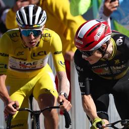 Tadej Pogacar (l.) und Jonas Vingegaard während der 16. Etappe der Tour de France