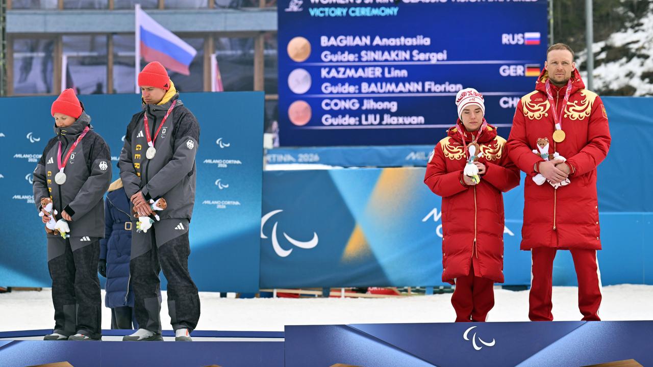 Paralympics 2026: Kazmaier behält die Mütze auf – stille Geste bei Russlands Hymne