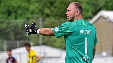 Torhüter Maximilian Putz von der DJK Vilzing beim Regionalligaspiel gegen den 1. FC Nürnberg II