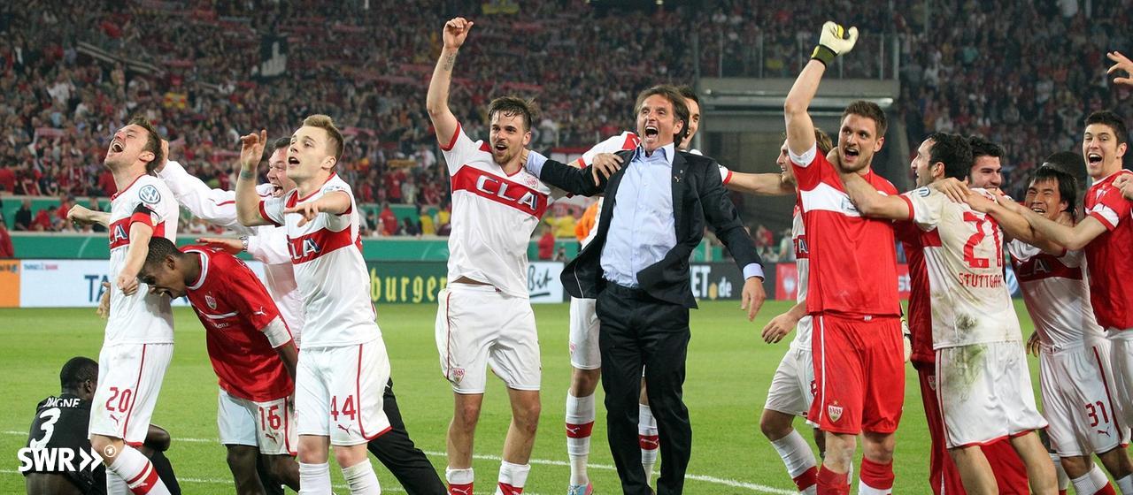 Der VfB Stuttgart bejubelt den Halbfinalsieg 2013 gegen den SC Freiburg