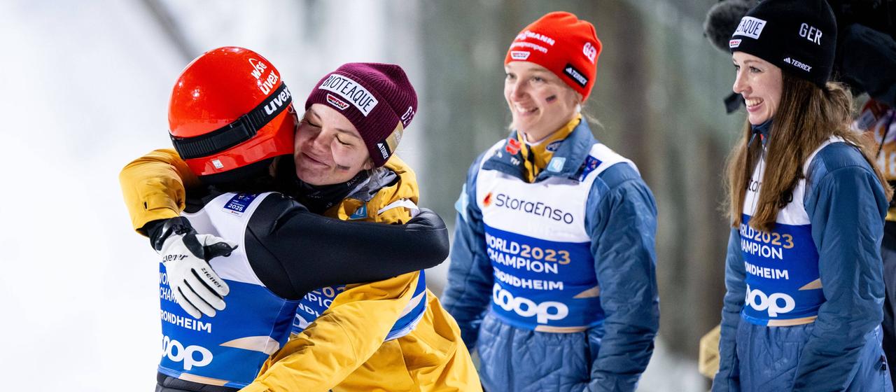 Freude bei den deutschen Skispringerinnen