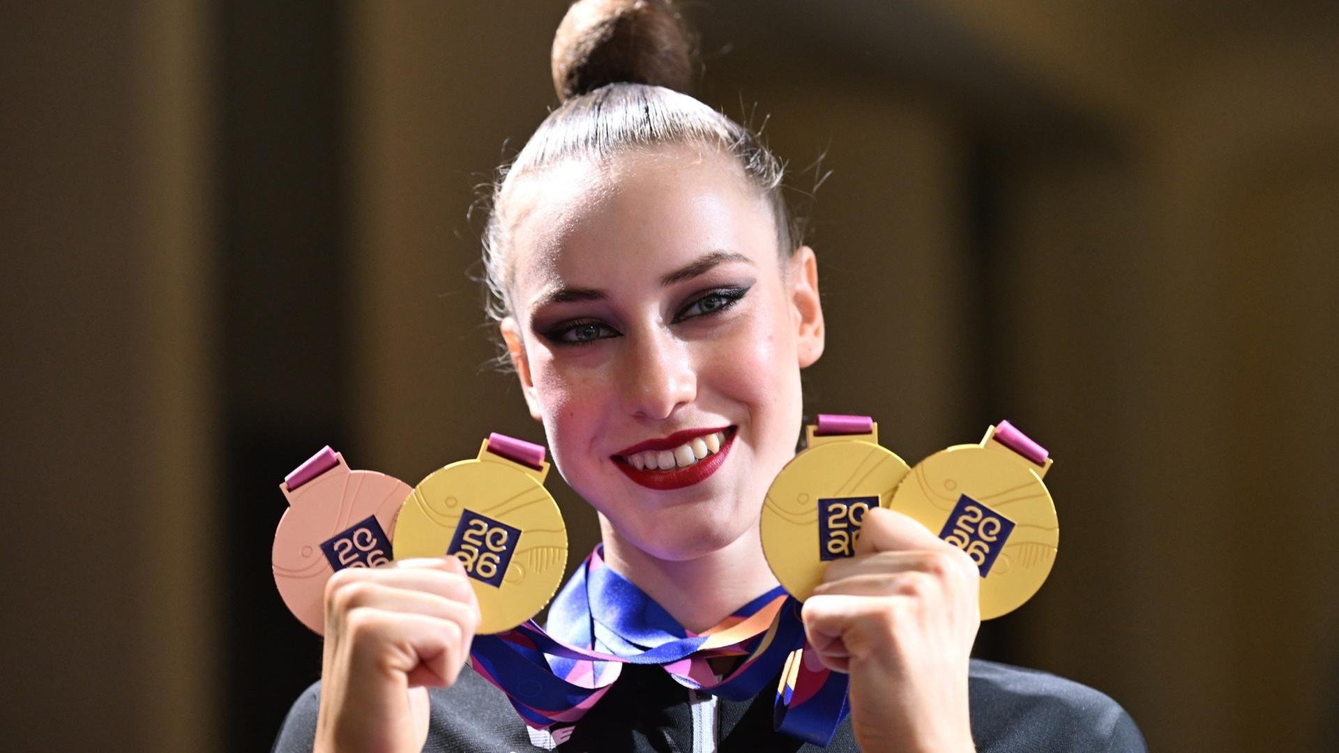Darja Varfolomeev holt WM-Gold mit dem Ball und mit dem Band