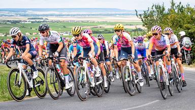 Das Peloton der Tour de France Femmes