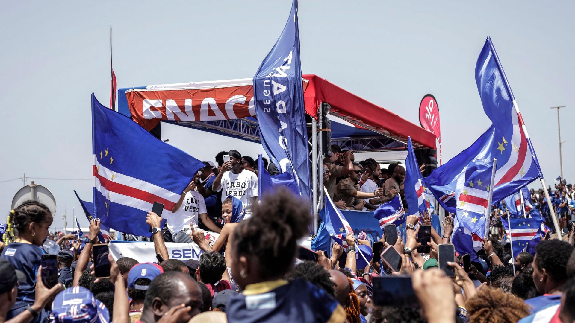 Die kapverdische Nationalmannschaft wird in Praia bejubelt | AFP/JOSE CORREIA