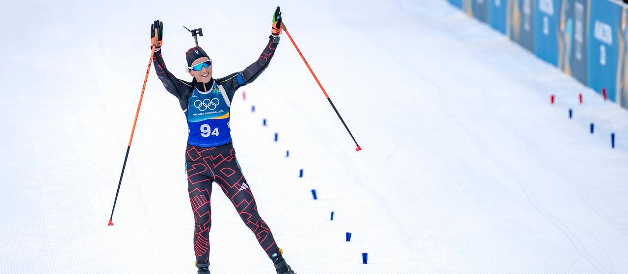 Franziska Preuß winkt