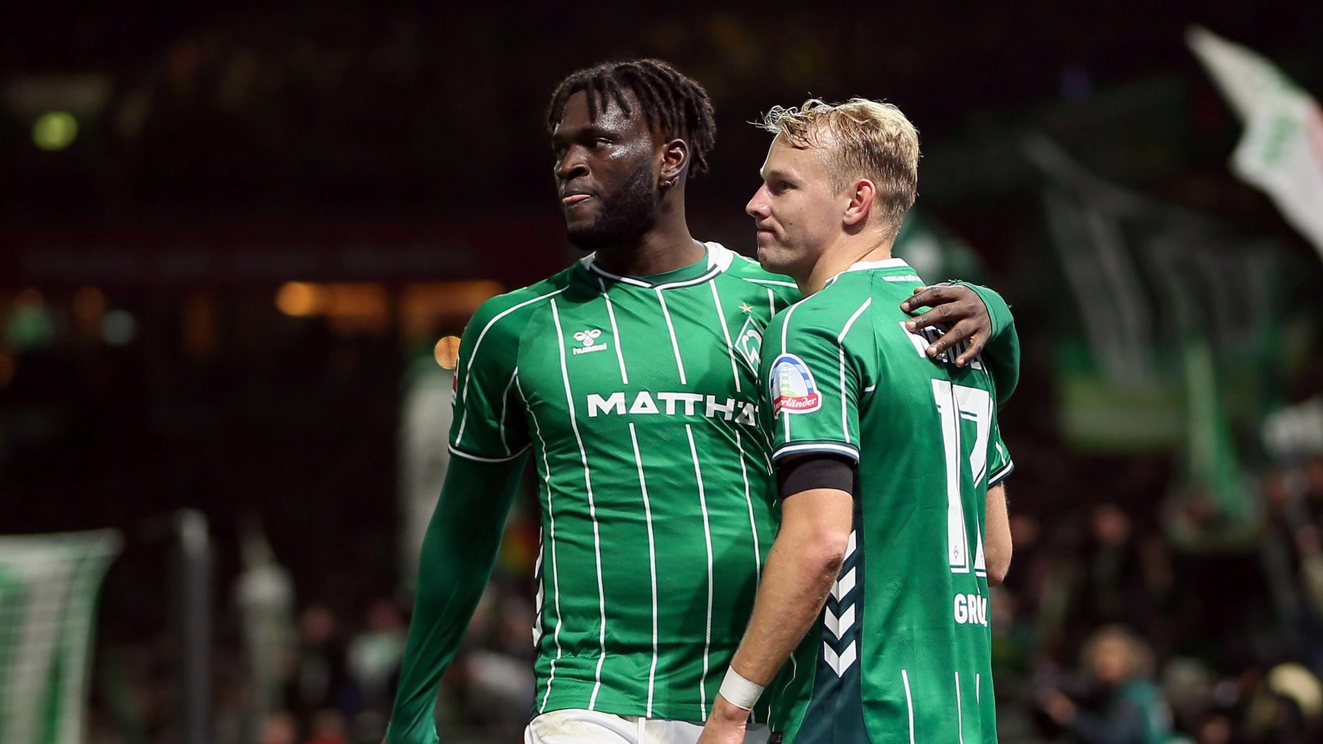 Bremens Marco Grüll bejubelt seinen Treffer gemeinsam mit Teamkollege Victor Boniface | Selim Sudheimer/Getty Images