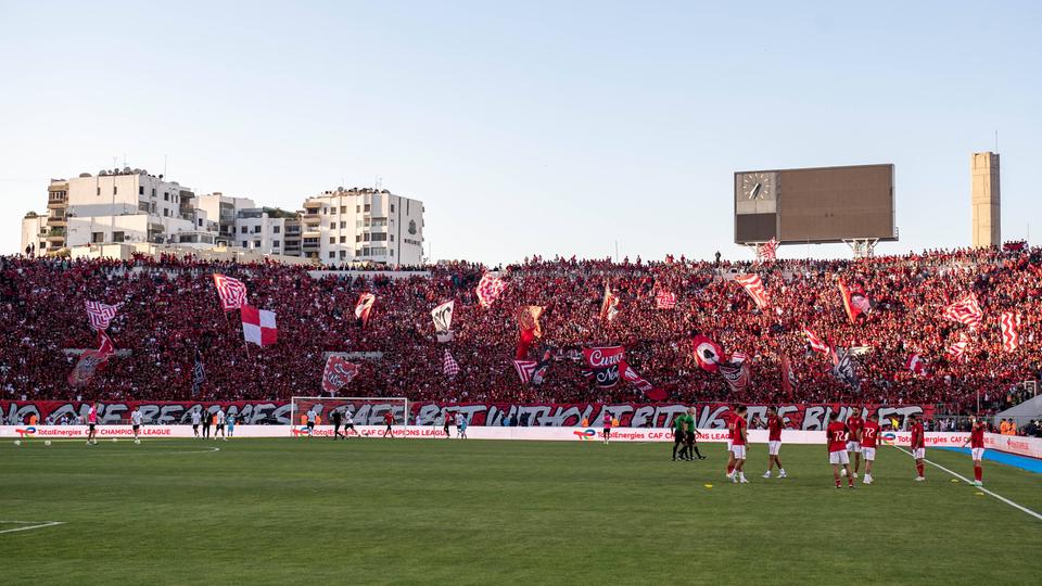 Das Stade Mohammed V mit Fans des Wydad AC