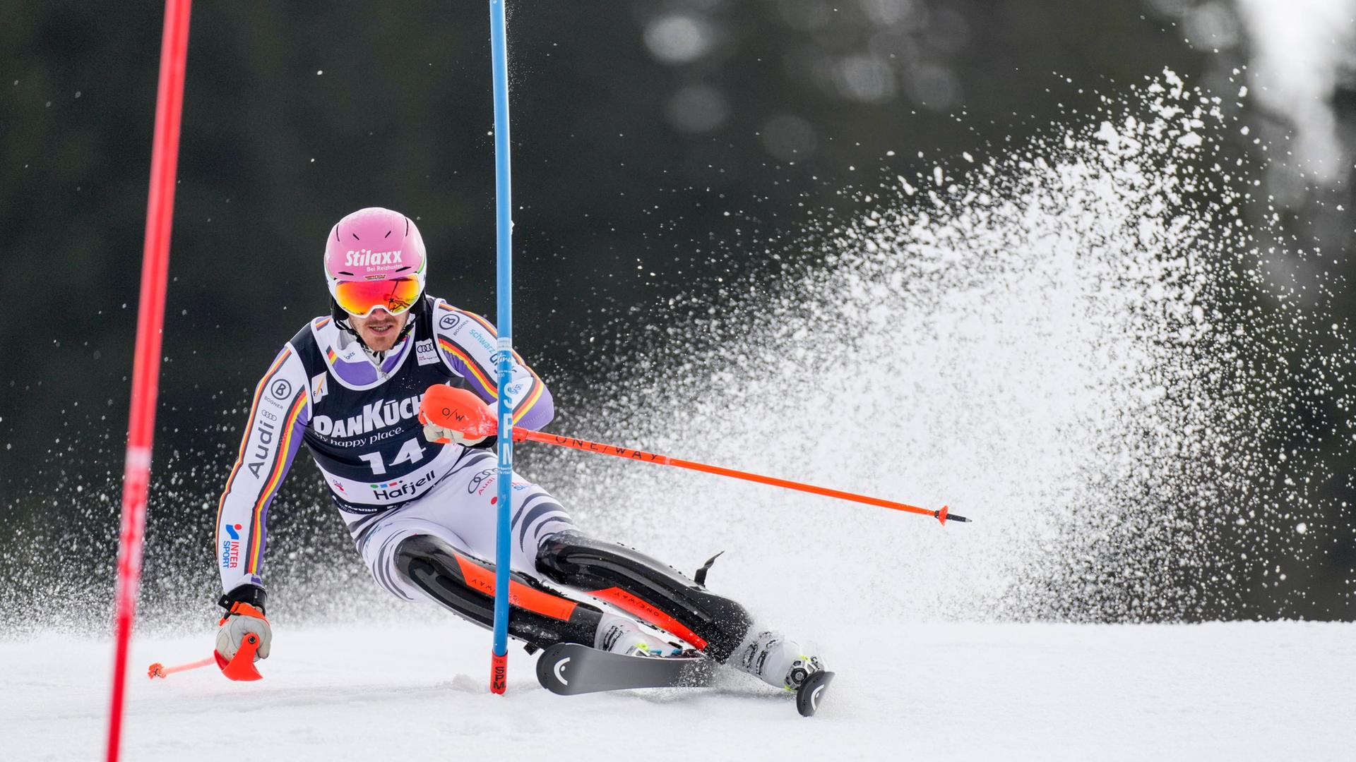 Ab 13.30 Uhr - Straßer fährt im letzten Slalom hinterher