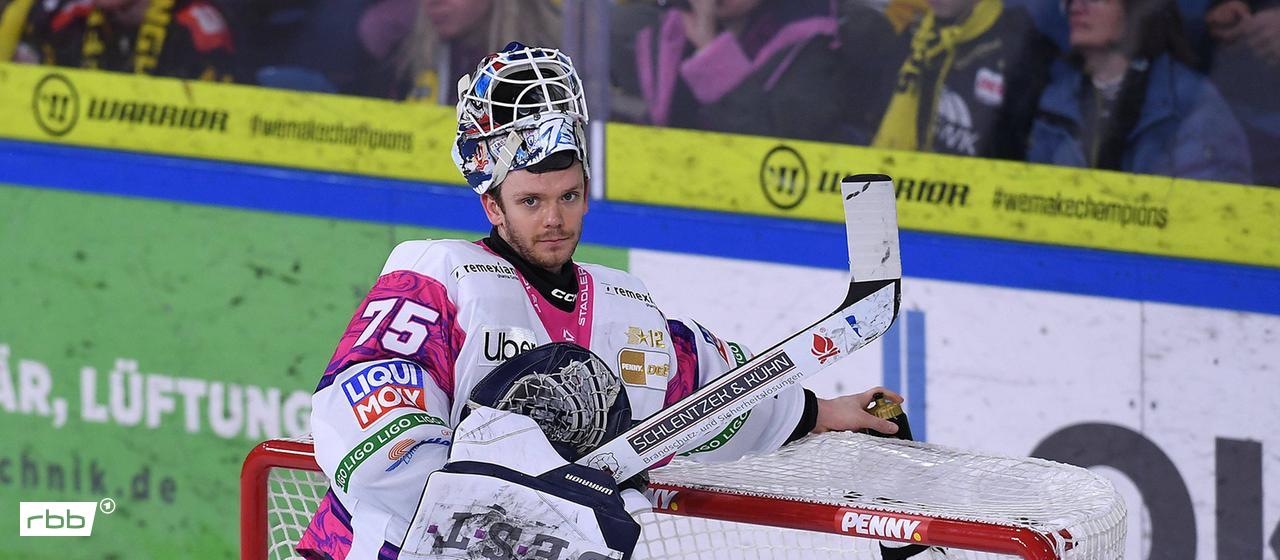 Jonas Neffin, Torhüter der Eisbären Berlin. Quelle: imago images/Revierfoto