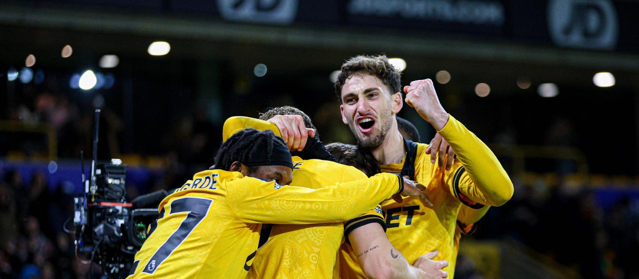 Wolverhampton-Spieler feiern Sieg gegen den FC Liverpool