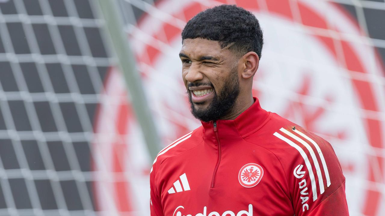 Santos-wieder-im-Tor-von-Eintracht-Frankfurt