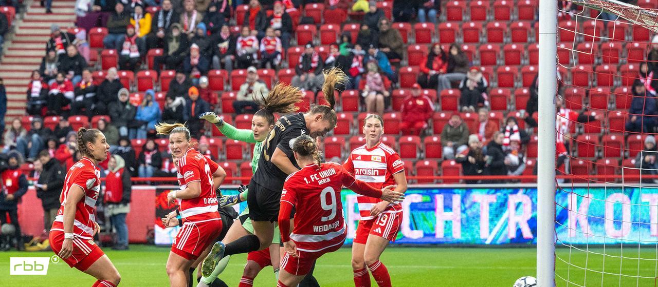 Toma Ihlenburg (FC Carl Zeiss Jena, mi.) trifft zum 1:0 gegen den 1. FC Union Berlin [Quelle: IMAGO / Matthias Koch]