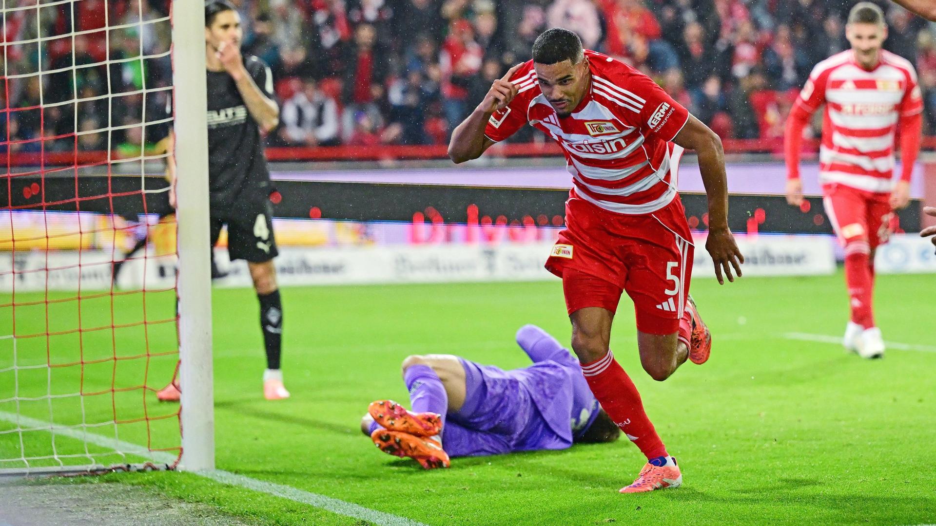 Danilho Doekhi bejubelt seinen Treffer zum 1:0 | WITTERS