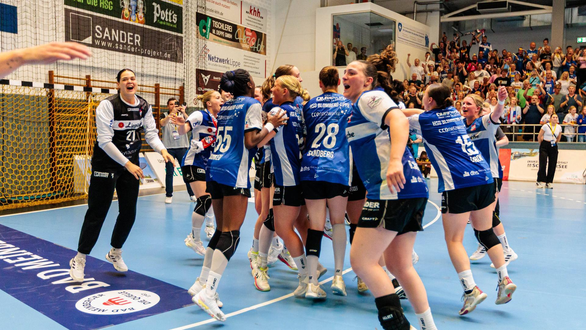 Blomberger Handballerinnen feiern Meisterschaft nach Kraftakt
