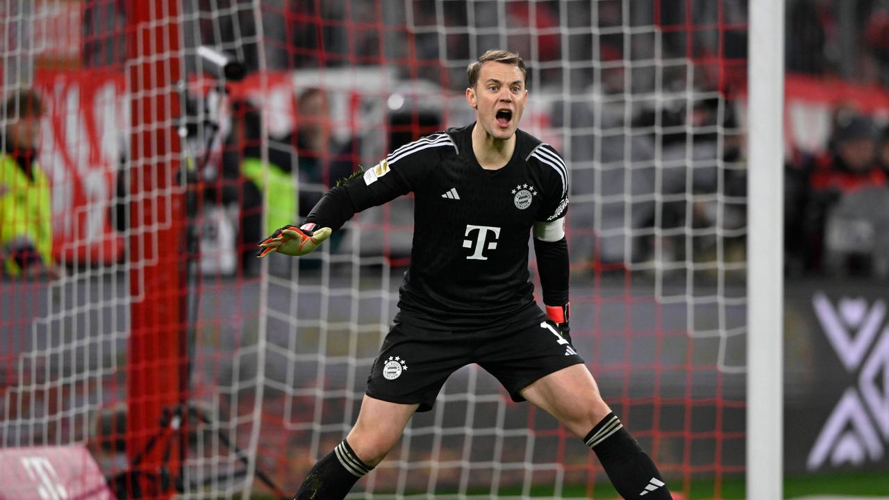 Der Bayern-Kapitän geht voran: Manuel Neuer stellte sich vor Thomas Tuchel. | Michael Weber/Imago