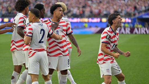 Christian Pulisic bejubelt die Führung der USA mit seinen Mitspielern