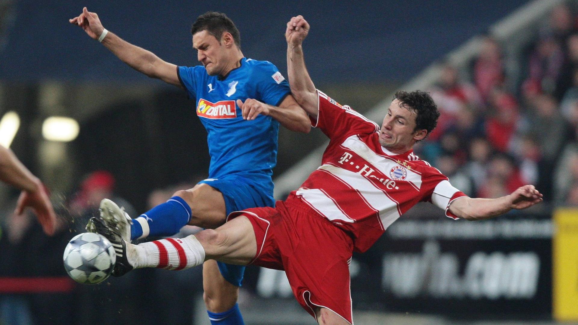 Sejad Salihovic im Duell mit Mark van Bommel | IMAGO / Fishing 4