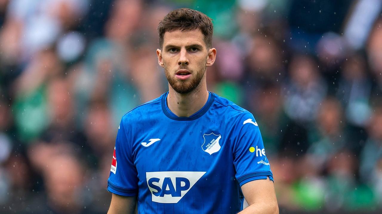 Anton stach von der TSG Hoffenheim vor dem Spiel gegen Wolfsburg | IMAGO, Imago Images / Orange Pictures / Joris Verwijst